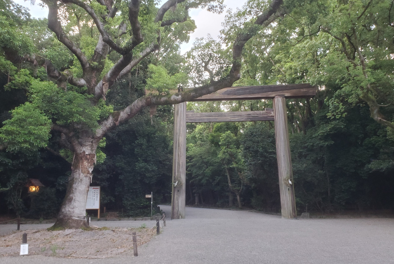 熱田神宮 ~三種の神器・草薙神剣を祀る神宮~ 見習い錬金術師の奮闘記 熱田神宮 ~三種の神器・草薙神剣を祀る神宮~ 見習い錬金術師の奮闘記