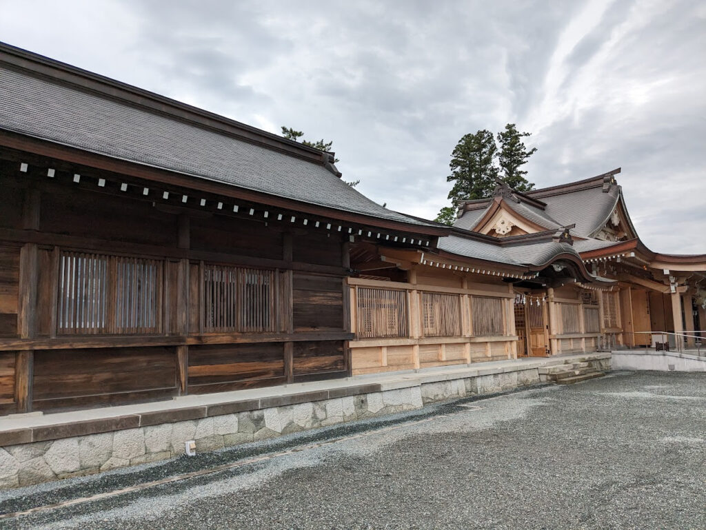 阿蘇神社の社殿