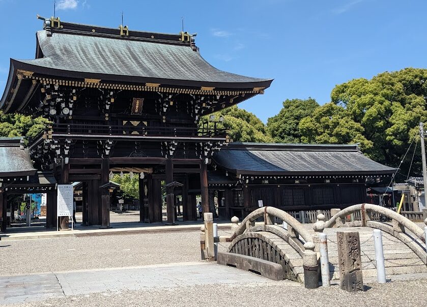 真清田神社,楼門