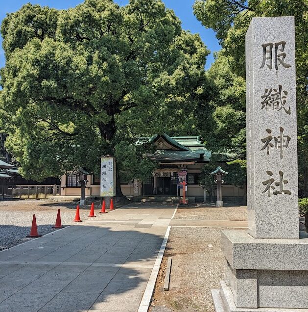 真清田神社,服織神社