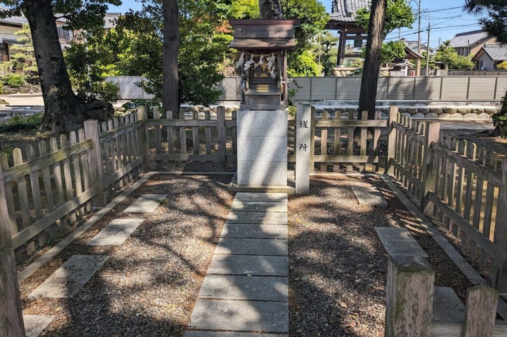 大神神社,摂社