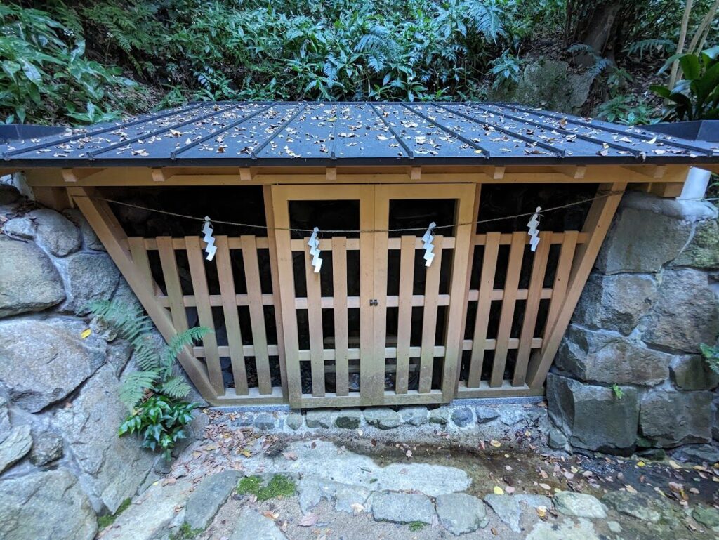 出雲井,枚岡神社