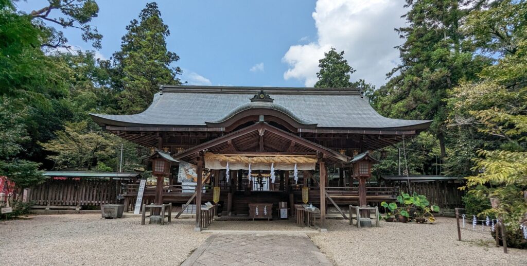 大和神社,拝殿