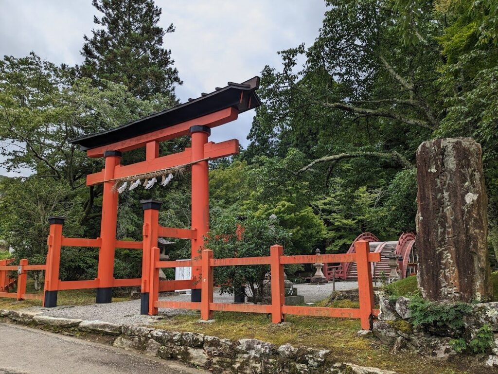 丹生都比売神社,紀伊山地の霊場と参詣道,鳥居