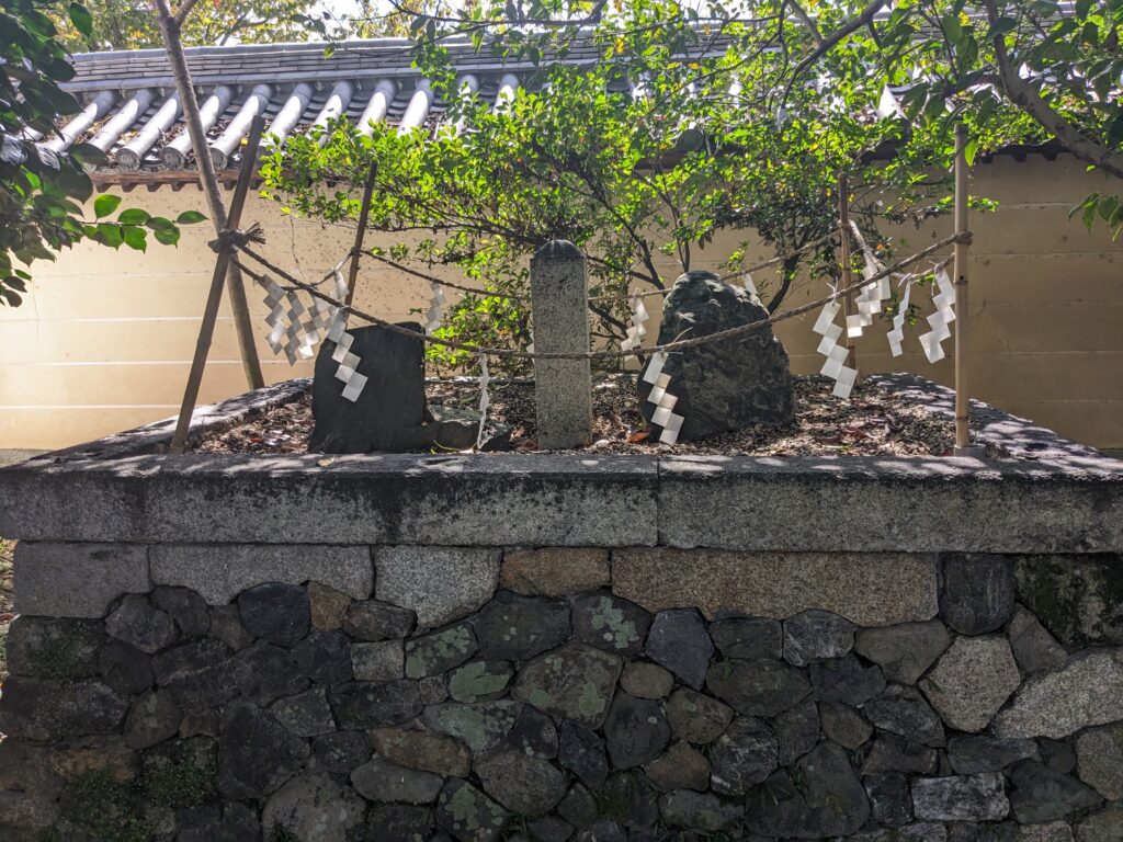 梅宮大社,磐座