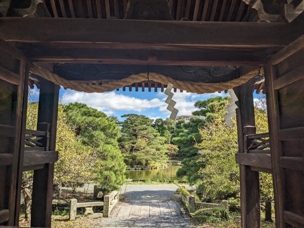 梅宮神苑,梅宮大社