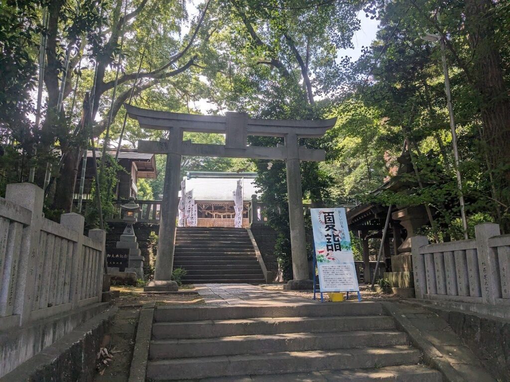 曾屋神社,鳥居