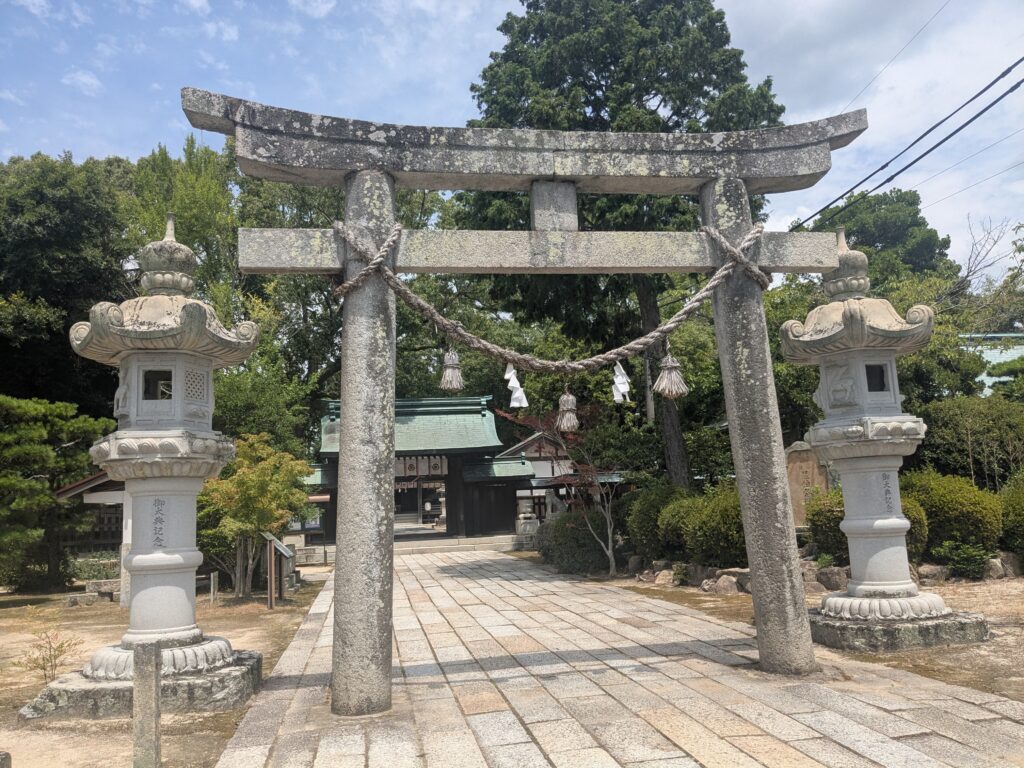 玉祖神社,鳥居