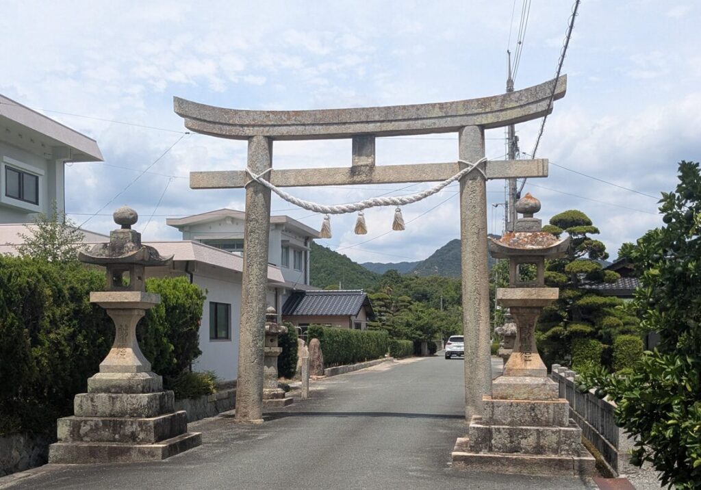玉祖神社,鳥居