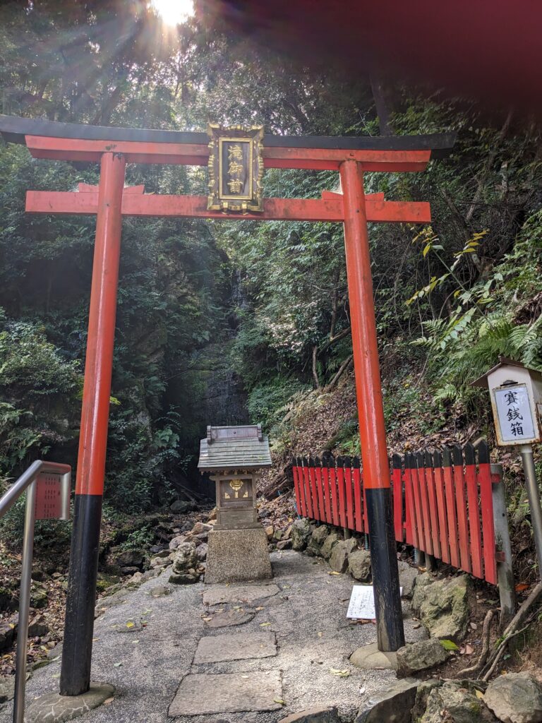 松尾大社,三宮社,滝御前社