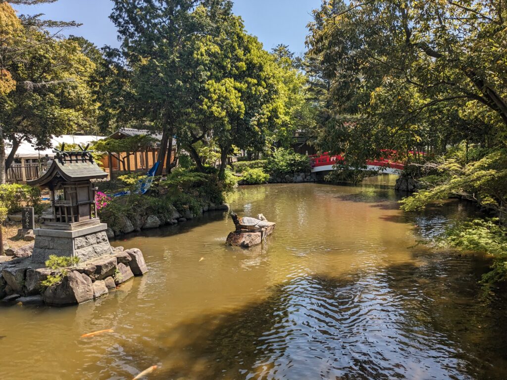 伊弉諾神宮,神池