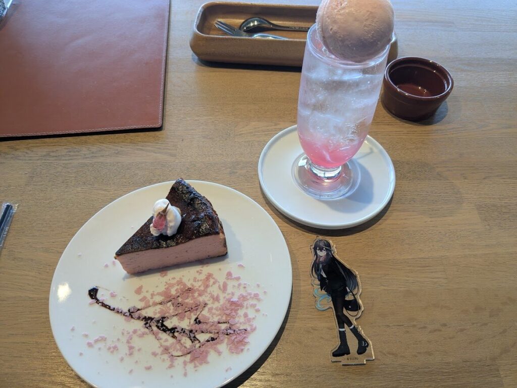 桜のケーキとドリンク